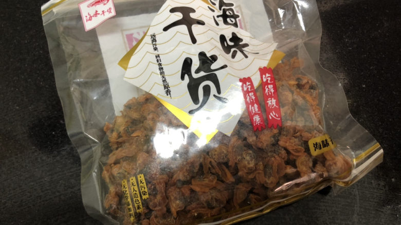 花蛤豆腐汤➕浅红淡白间深黄,通常蛤蜊豆腐汤都是用新鲜的蛤蜊,前两天朋友送了一袋<a style='color:red;display:inline-block;' href='/shicai/ 7470'>蛤蜊干</a>,阿晨今天来试试用它是否也能有新鲜蛤蜊的鲜美味道