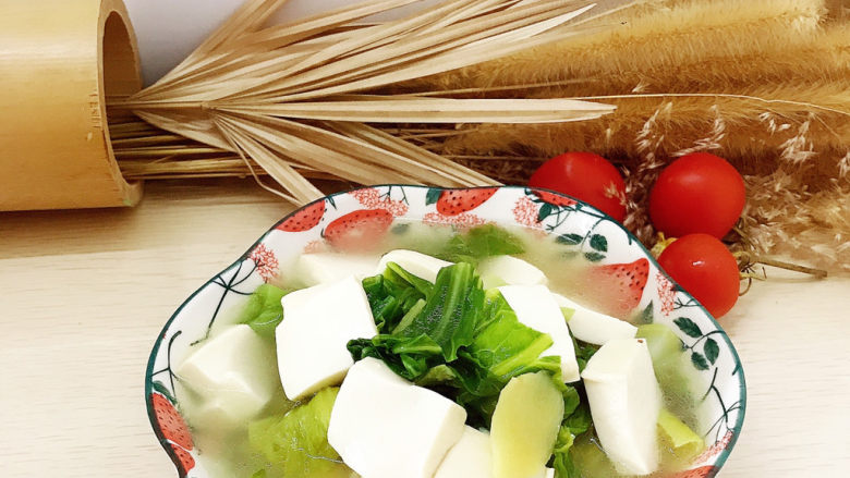 芥菜豆腐汤,装入碗中即可
