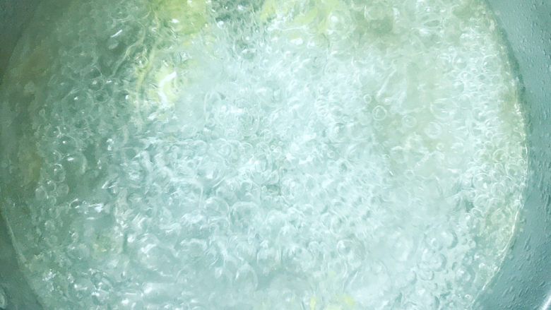 芥菜豆腐汤,烧开