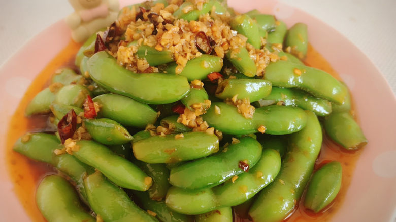 夏日炎炎之凉拌毛豆,夏日炎炎,配上一瓶勇闯天涯吧