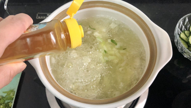 牡蛎豆腐汤,加入一茶匙太太乐鸡汁,