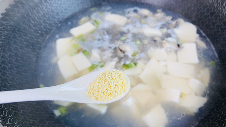 牡蛎豆腐汤,鸡精调味