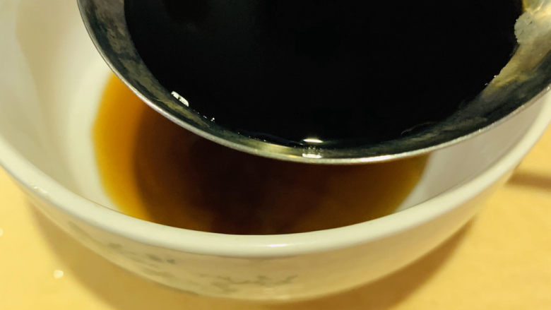 花蛤粉丝,<a style='color:red;display:inline-block;' href='/shicai/ 692'>酱油</a>1勺;