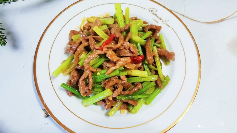 牛肉丝炒芹菜,牛肉丝炒芹菜成品图