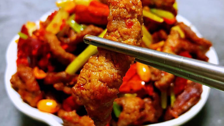 牛肉丝炒芹菜,好吃😋的牛肉入口唇齿留香回味无穷