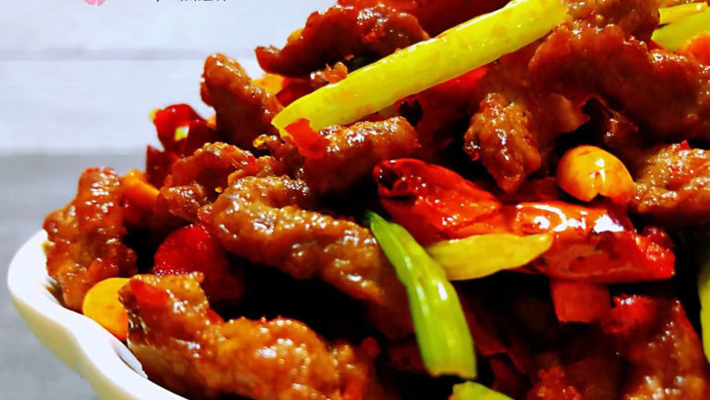 牛肉丝炒芹菜,牛肉的营养价值超级丰盛经常食用对身体有益处