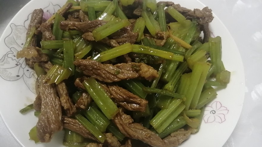 牛肉丝炒芹菜