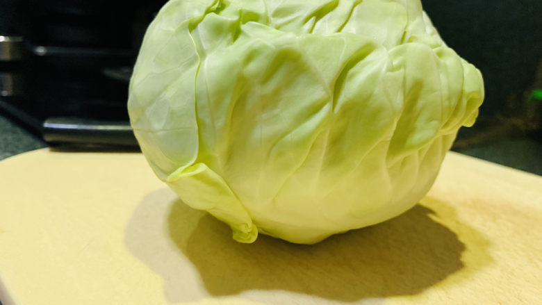 卷心菜炒粉丝,<a style='color:red;display:inline-block;' href='/shicai/ 3508'>卷心菜</a>,待用;
