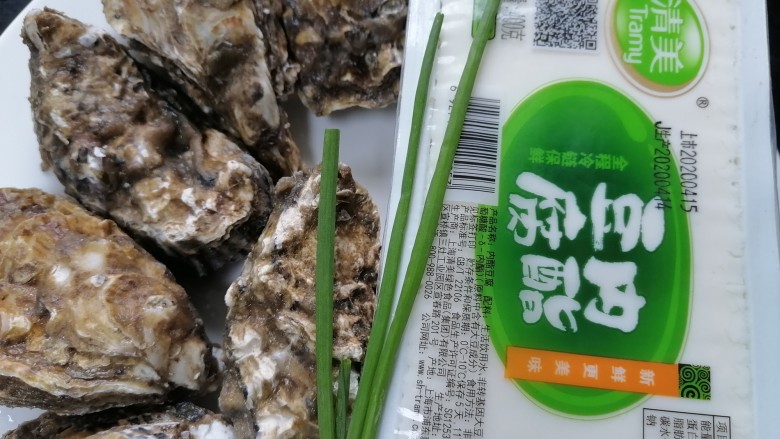 牡蛎豆腐汤,准备好所需材料