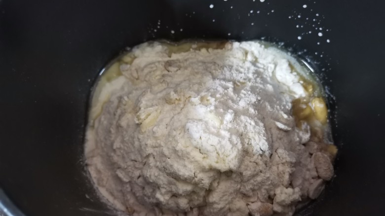 越嚼越香的酒鬼花生味的牛奶吐司,你吃过没?,全部食材放进面包桶里