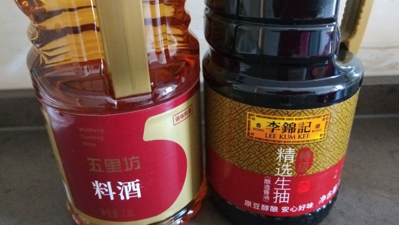 花蛤粉丝,料酒,<a style='color:red;display:inline-block;' href='/shicai/ 788'>生抽</a>。