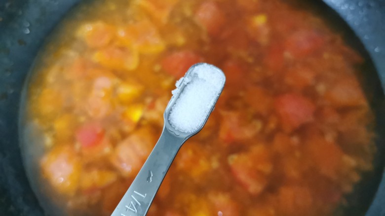 酸汤龙利鱼,加一小勺盐,煮8分钟