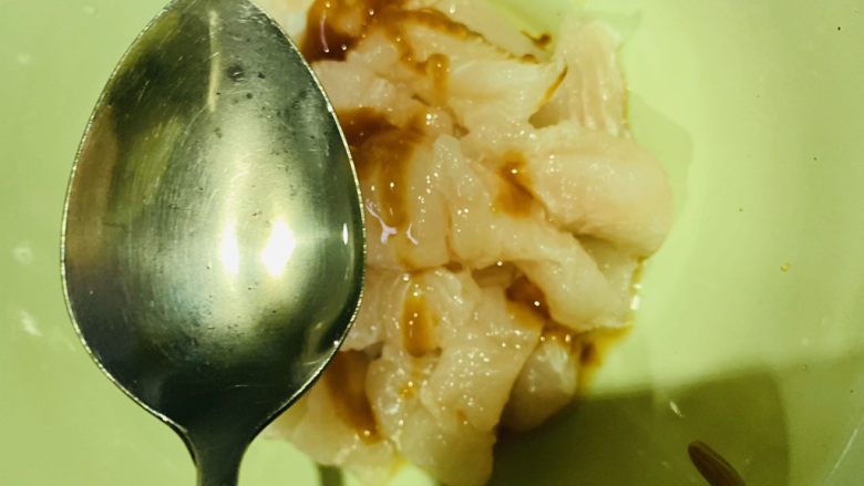 酸汤龙利鱼,加食用油;