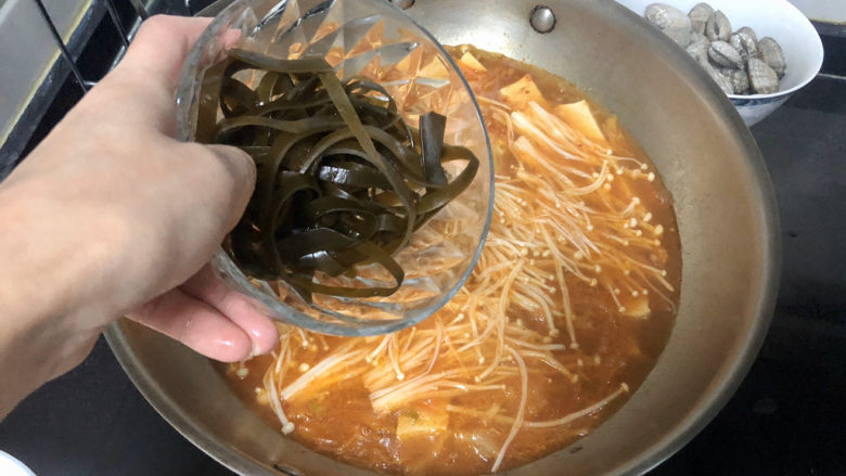 花蛤豆腐汤➕韩式花蛤豆腐汤,加入海带丝,