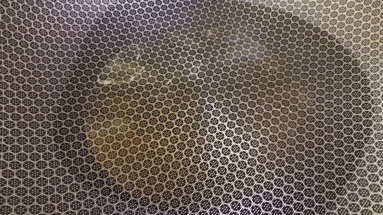 卷心菜炒粉丝,起锅烧热,加入适量食用油