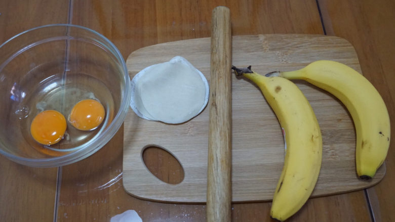 饺子皮变身🍌 香蕉派,准备食材,还有擀面杖