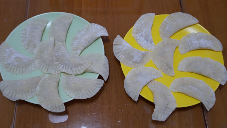 饺子皮变身🍌 香蕉派,包了这么多,孩子很喜欢,一餐都吃完了😊