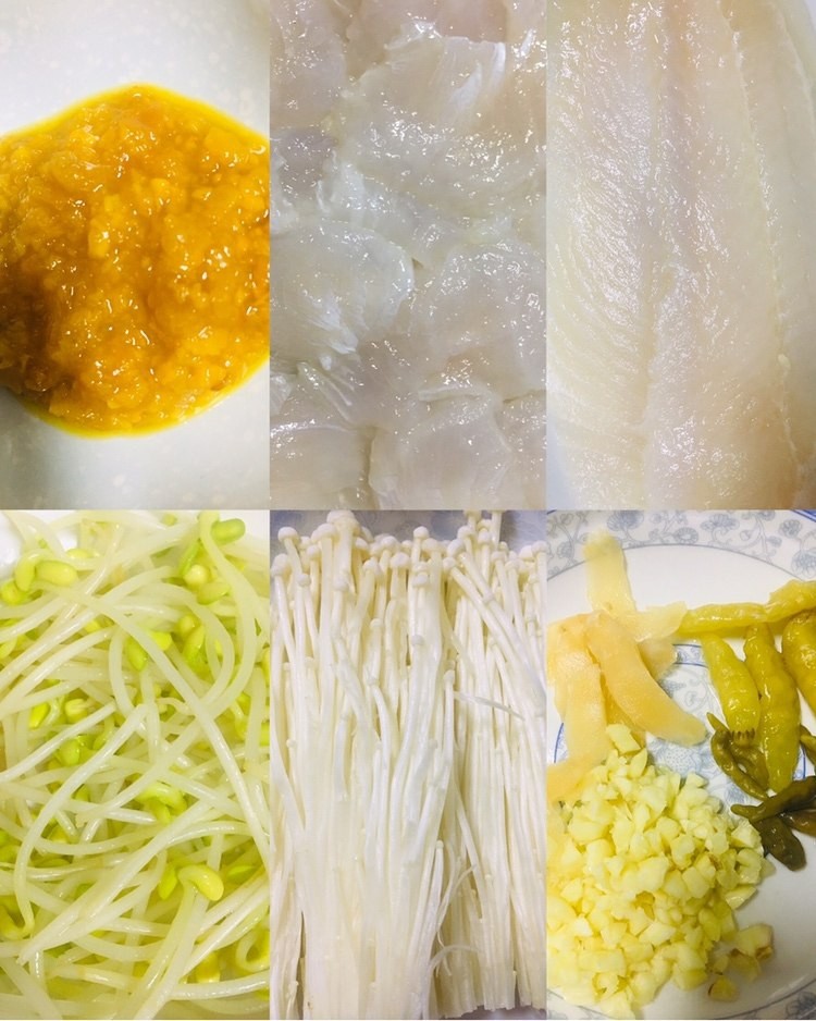酸汤龙利鱼,腌制的时候准备其他材料,<a style='color:red;display:inline-block;' href='/shicai/ 37'>姜</a>蒜切碎,