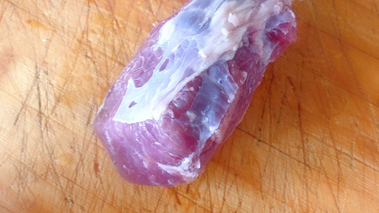 小炒牛肉(不辣),准备一块<a style='color:red;display:inline-block;' href='/shicai/ 973'>牛里脊</a>