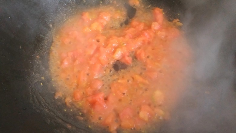 番茄炒西葫芦,加入适量<a style='color:red;display:inline-block;' href='/shicai/ 10588'>糖</a>,炒出红汤