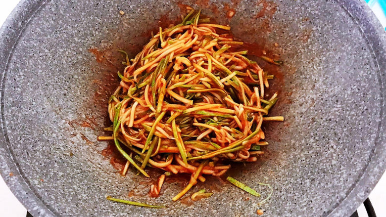 番茄炒西葫芦,翻炒均匀即可,番茄炒西葫芦做好了~