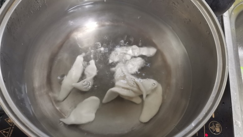 客家美食,溜溜子吃了一碗还想再吃一碗,溜溜子做好后,等水大开后焯水一下