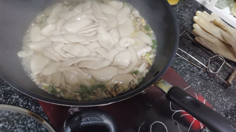 客家美食,溜溜子吃了一碗还想再吃一碗,快速翻炒后即可出锅。