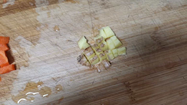 都说鹅蛋腥,味儿大?那是因为你不会做,鹅蛋这样做,好看更好吃,<a style='color:red;display:inline-block;' href='/shicai/ 37'>姜</a>切碎