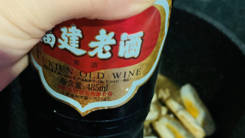 辣炒蛏子,加<a style='color:red;display:inline-block;' href='/shicai/ 718'>料酒</a>;