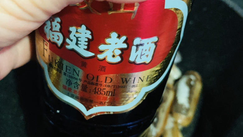 葱油蛏子,加些<a style='color:red;display:inline-block;' href='/shicai/ 718'>料酒</a>;