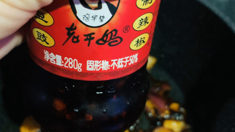 香辣皮皮虾,加<a style='color:red;display:inline-block;' href='/shicai/ 10084'>老干妈</a>;