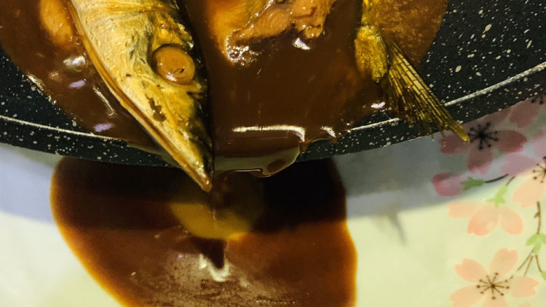 红烧秋刀鱼,汤汁浓稠,就可以起锅;