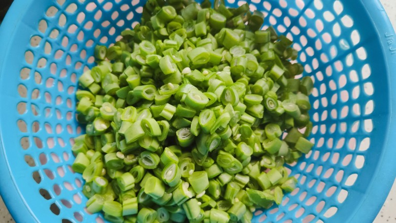 橄榄菜炒四季豆,然后洗净,切碎