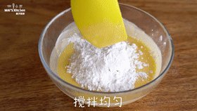 超美味【无油酸奶甜甜圈】又松又软,使用挖球勺舀入约25g面糊