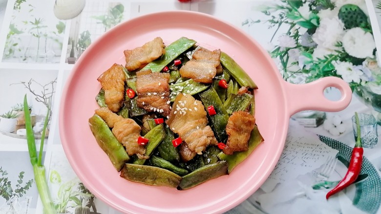 干煸芸豆,拍上成品图,一道美味又下饭的干煸芸豆就完成了。