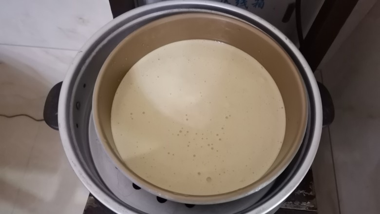 小米蛋糕,好吃不上火,手把手教你做起来,水开后上锅蒸