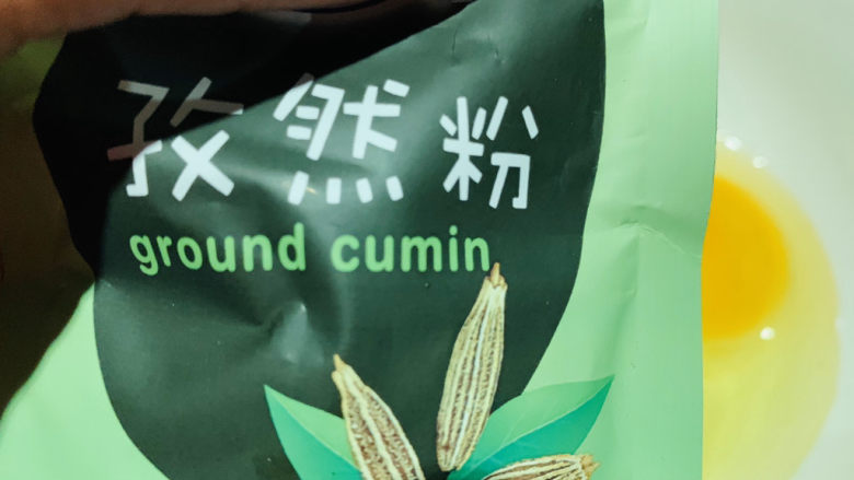 炸香椿鱼,加孜然;