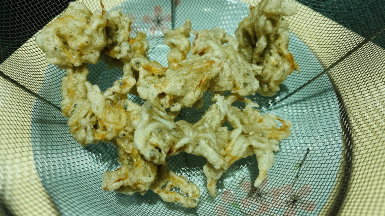 炸银鱼,放炸篮;