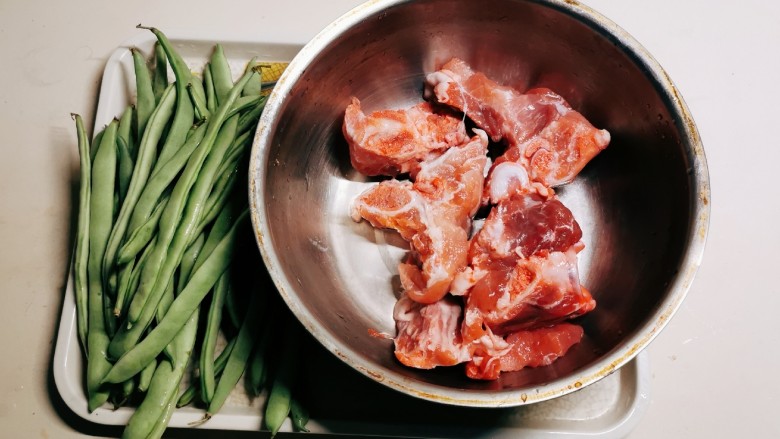 四季豆烧排骨,主要食材准备好 