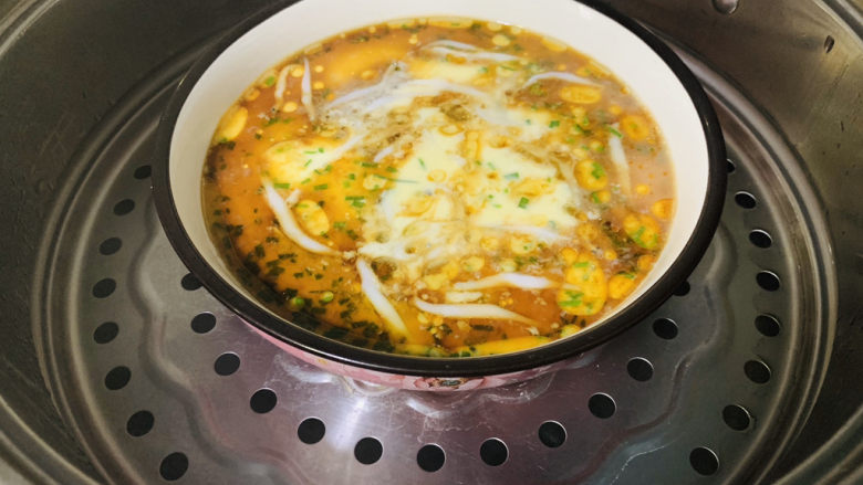 银鱼蒸蛋,关火焖5分钟,就可以出锅;