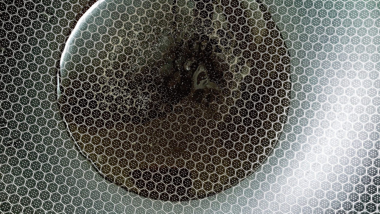 虾仁炒牛肝菌,热锅冷油