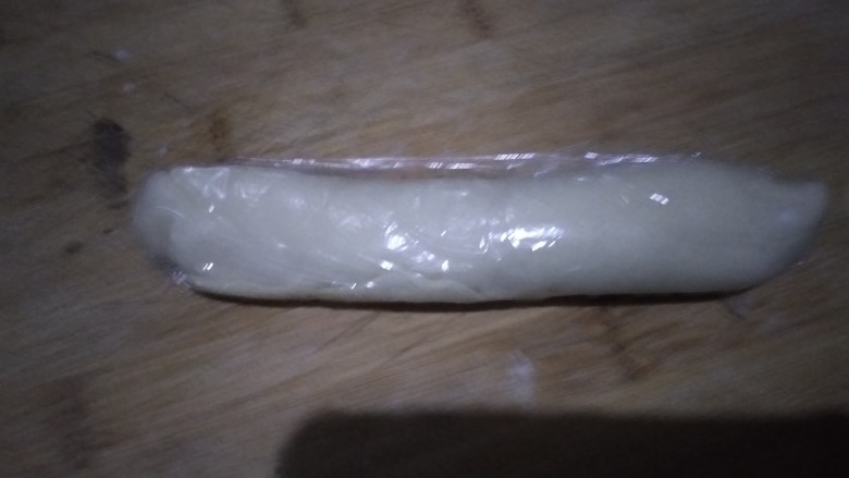 葡式蛋挞,用保鲜膜抱起来,放入冰箱2小时