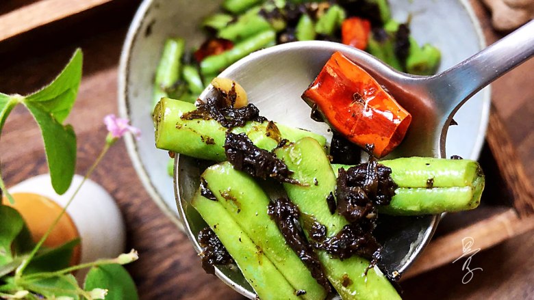 橄榄菜炒四季豆,非常的下饭,咸香脆嫩