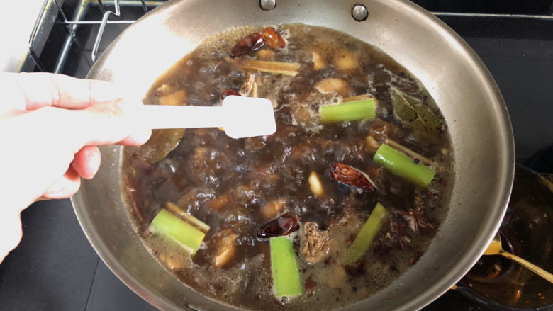 萝卜炖鸭肉➕ 红袖时笼金鸭暖,尝下咸淡,根据个人口味添加少许盐定味
