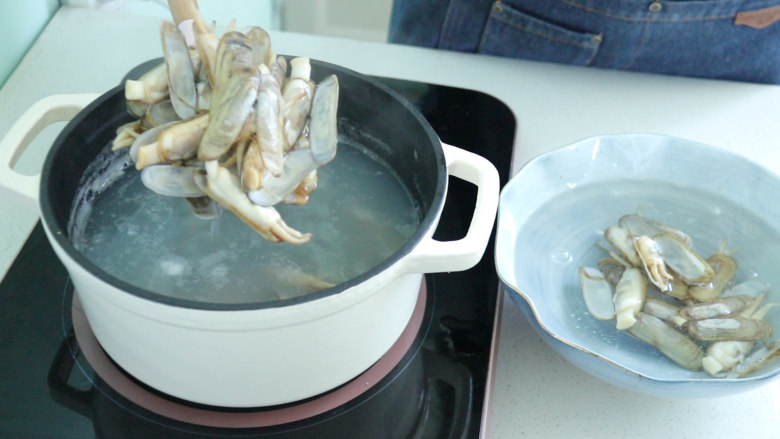 辣炒蛏子,开口后,捞出