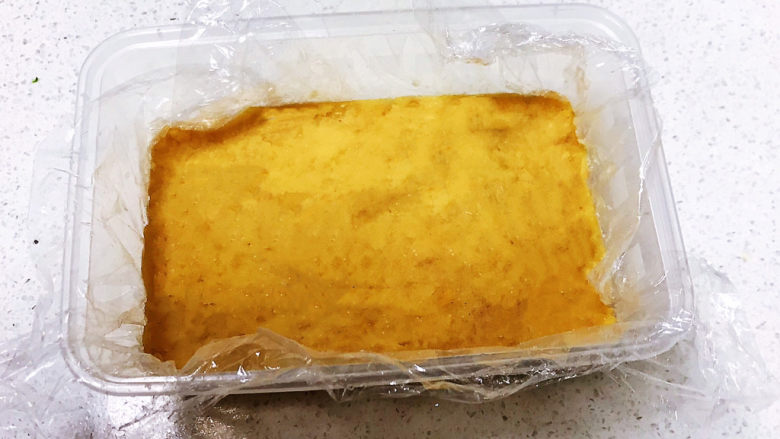 芸豆糕,把芸豆泥压实,平整