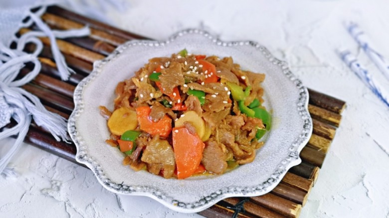 山药炒肉片,肉片特别嫩滑,荤素搭配,营养均衡。