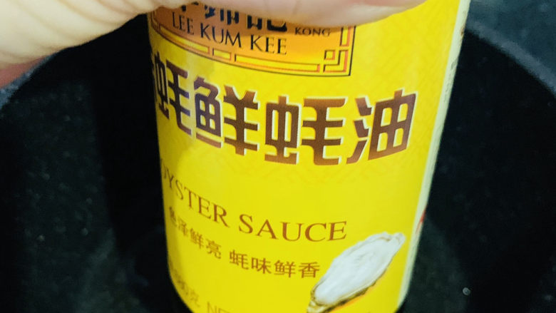 葱油鲈鱼,加<a style='color:red;display:inline-block;' href='/shicai/ 721'>蚝油</a>;