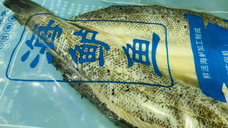 葱油鲈鱼,<a style='color:red;display:inline-block;' href='/shicai/ 1151'>海鲈鱼</a>买一条,待用;