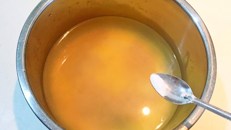 小米海参粥,加入1克小苏打,这样煮出来的粥更佳香糯